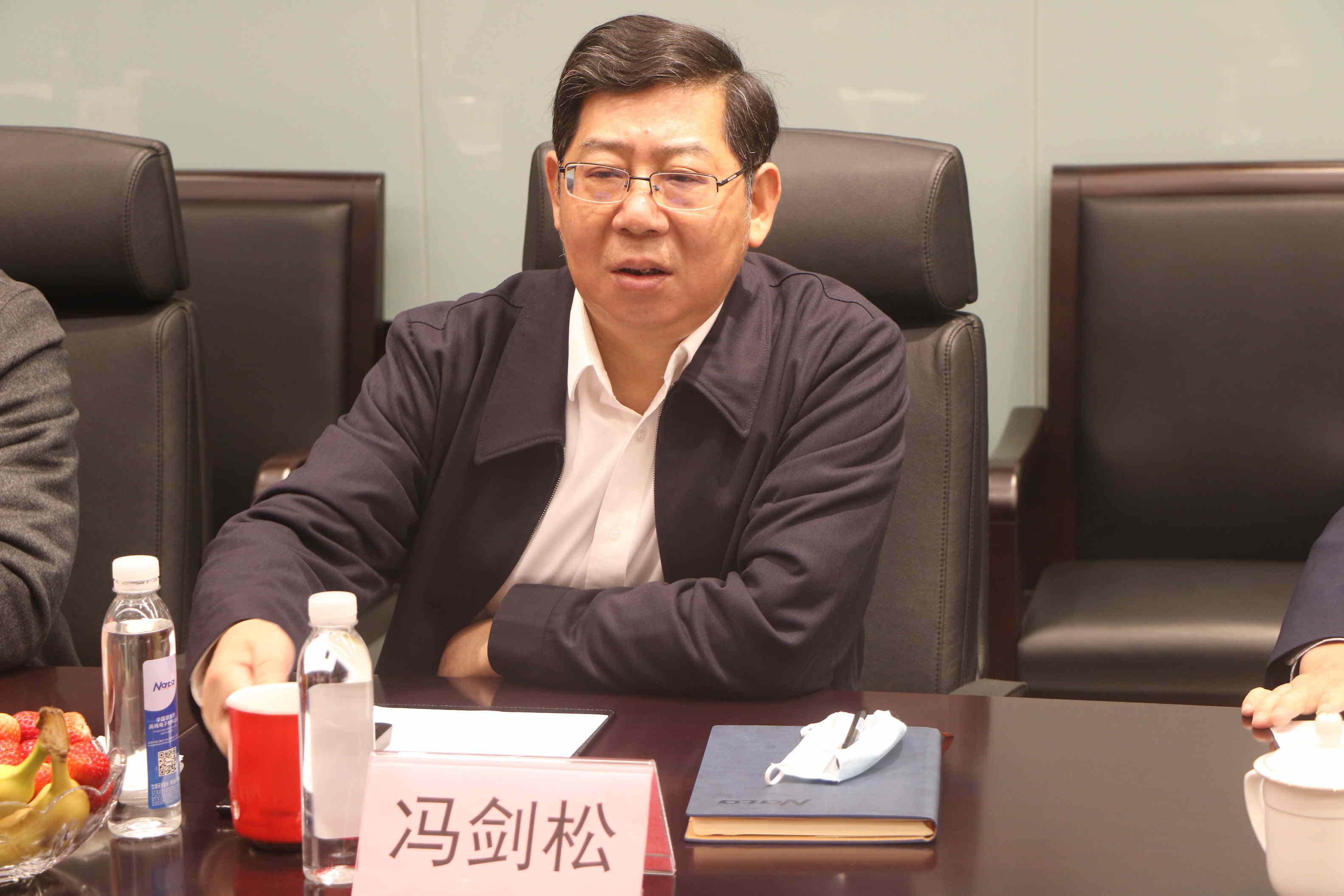  內(nèi)蒙古烏蘭察布市委副書(shū)記、市長(zhǎng)奇飛云調(diào)研南大光電(圖1)